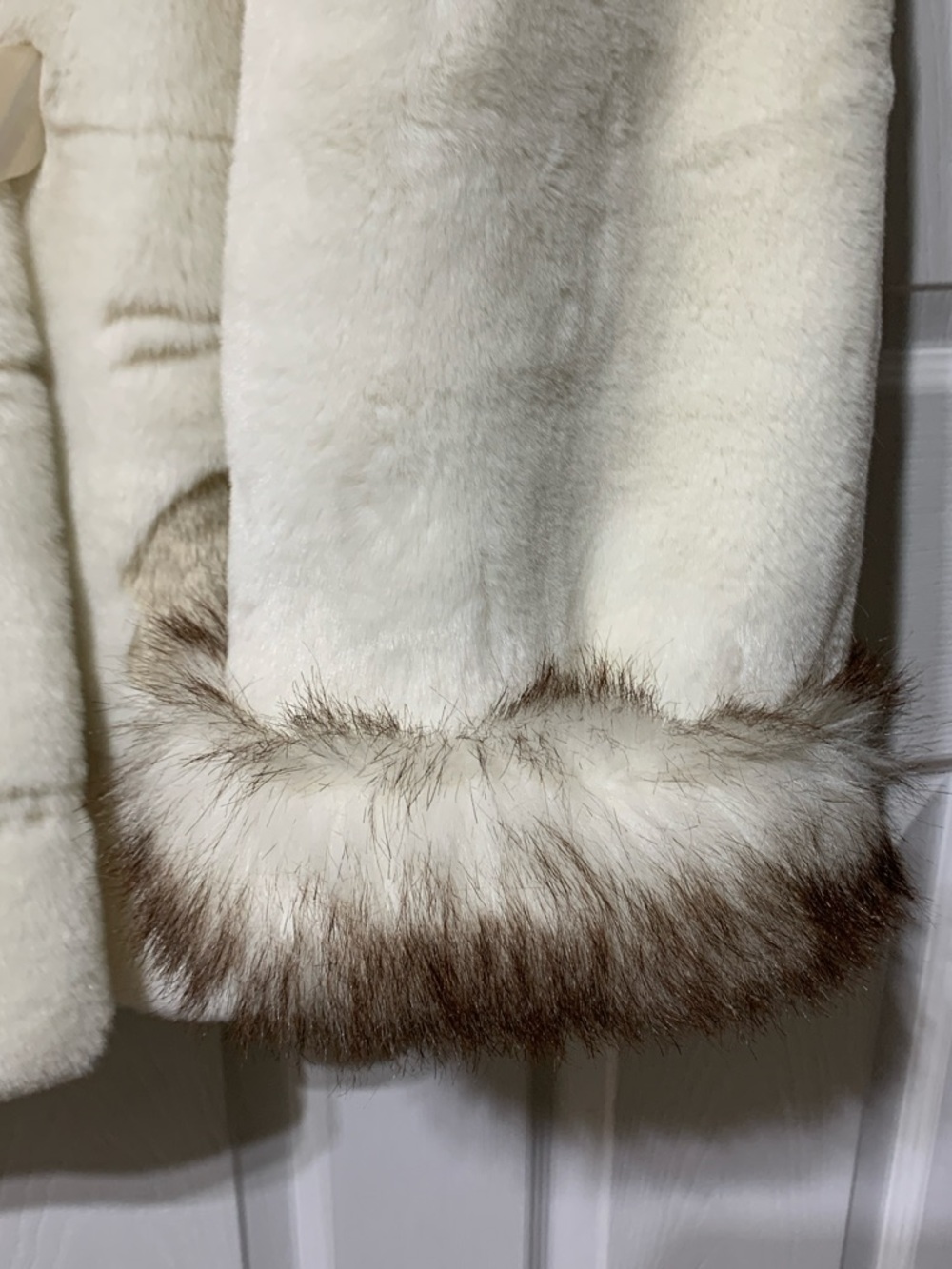 Vintage hooded, faux fur coat w/ bear hem trim plus size - Picture 4 of 10